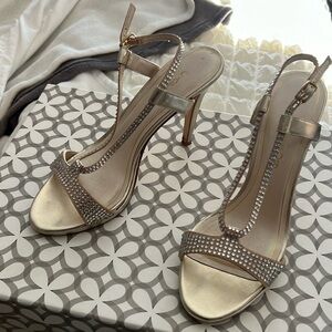 Gold sparkly heels!!